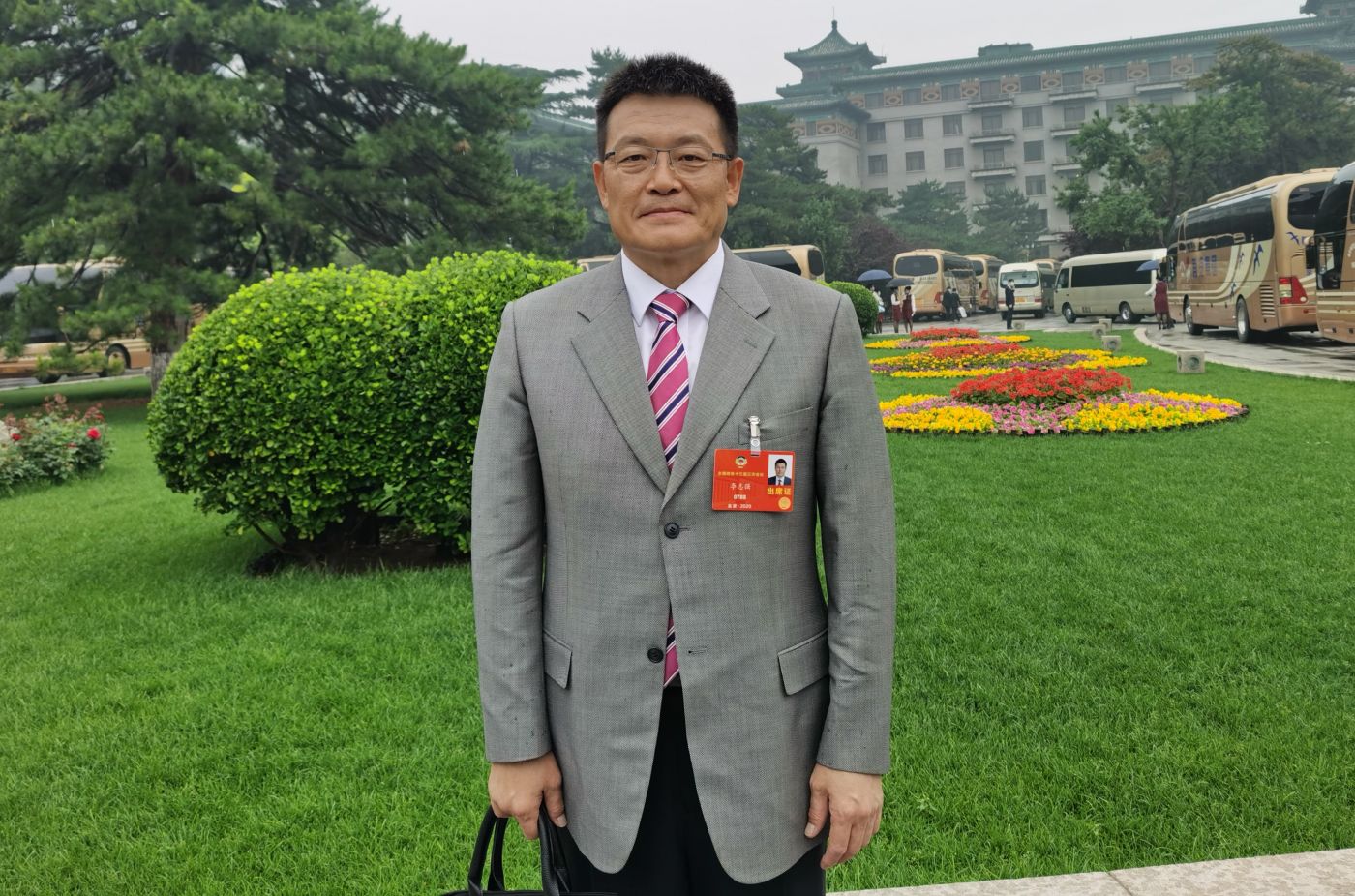 6.全国政协委员、星空online(中国)制造院院长、党委副书记李志强
